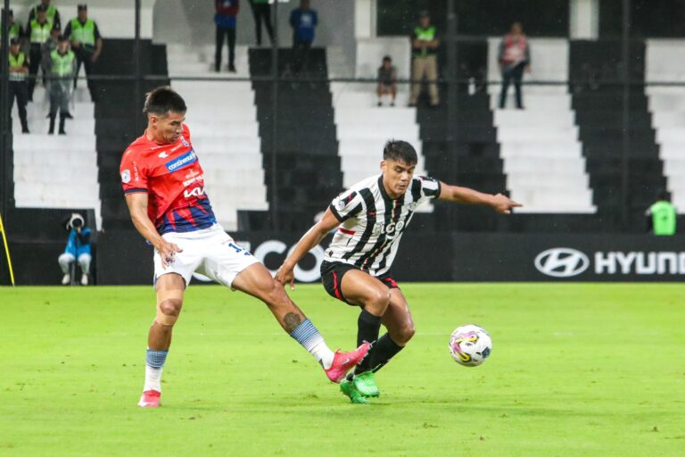 Hoy desde las 18:30, el “2” recibe a Libertad en el Monumental albiceleste