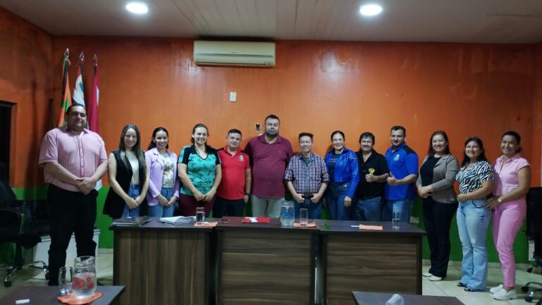 Directivos de la APROAM quienes impulsan la creación de la Universidad Nacional de Amambay (UNAM) se reunieron con la Honorable Cámara de la Junta Municipal de Capitán Bado