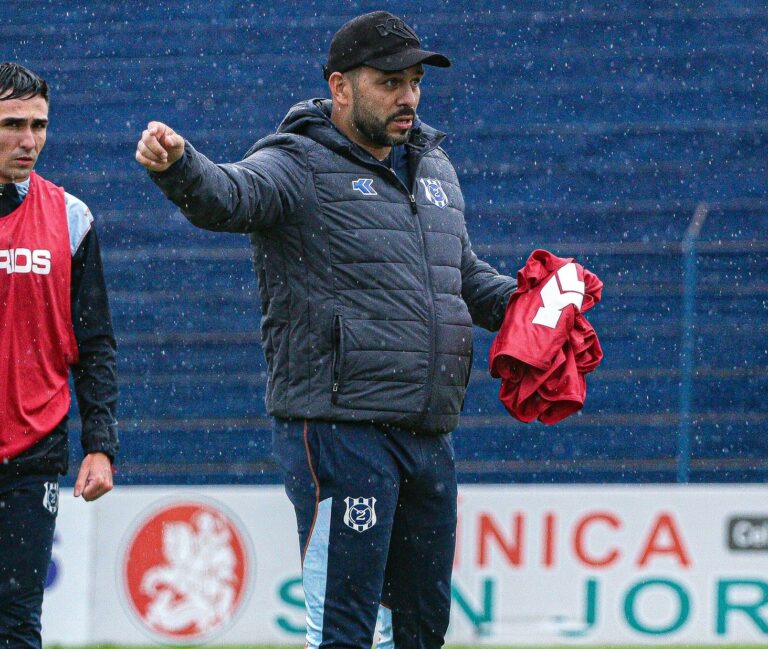 Felipe Giménez ha regresado al “2” como su nuevo entrenador, toma las riendas del plantel tras la reciente partida de Marcelo Palau