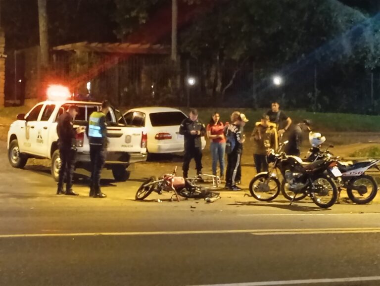 Un accidente ocurrido en el barrio Guaraní ha dejado como resultado daños materiales y la implicación de un menor de edad.