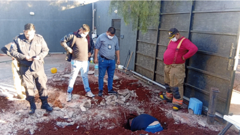 Hallan cadáver en un tambor enterrado en una vivienda de Bernardino Caballero