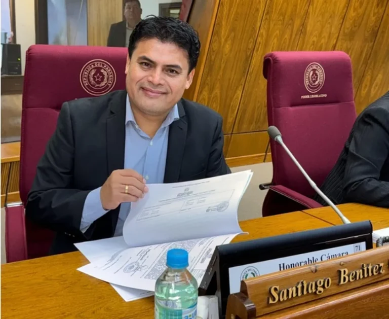 Santiago Benítez (ANR – Amambay) ha completado su primer año de ejercicio, destacándose notablemente por su alta productividad legislativa