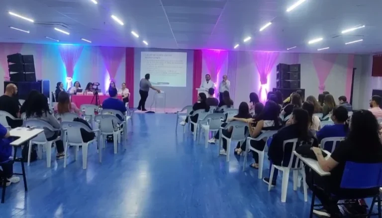 UCP clausura actividades de Octubre Rosa con mesa redonda sobre cáncer de mama y cuello uterino