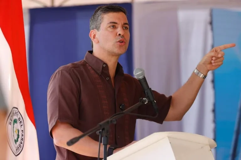 Peña habla de “envidia y revanchismo” ante críticas por compra de pupitres chinos