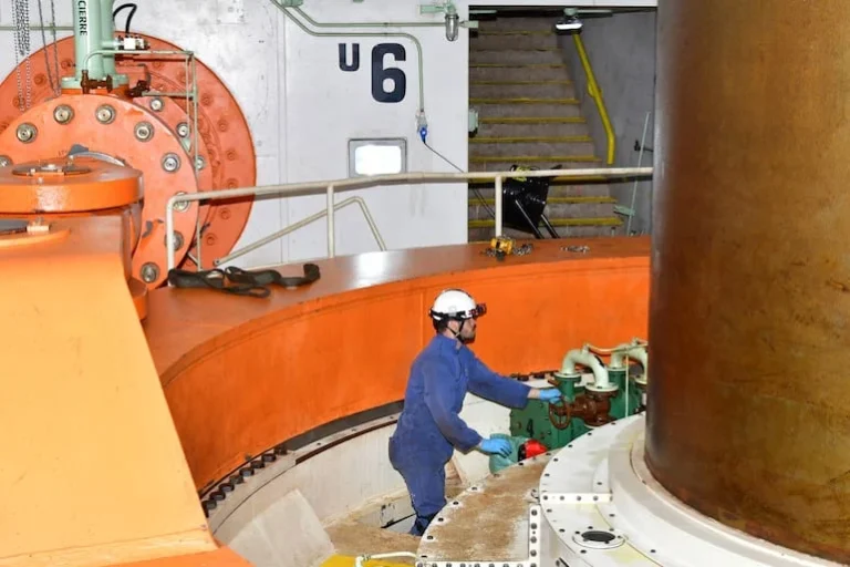 Itaipú: técnicos instalan nuevo sistema de supervisión de frenos del generador de la U06
