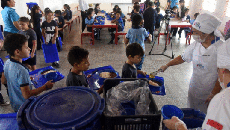 Beto habla de cárcel a gobernadores que negocian con merienda escolar