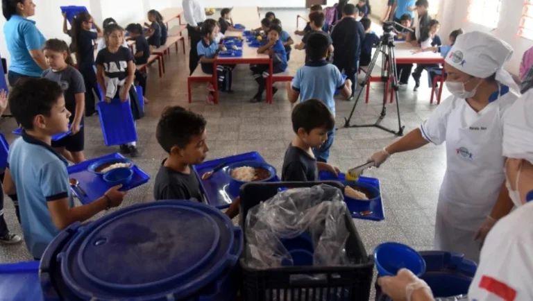 Beto habla de cárcel a gobernadores que negocian con merienda escolar
