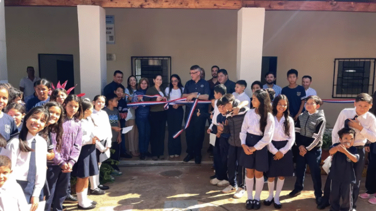 Acevedo inaugura modernas aulas y dirección en la escuela San Juan Neuman gracias al Plan Plurianual y Esfuerzo Comunal