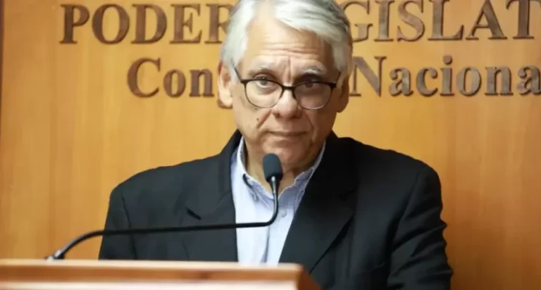 Senador a favor de analizar propuesta que reduce la carga horaria laboral