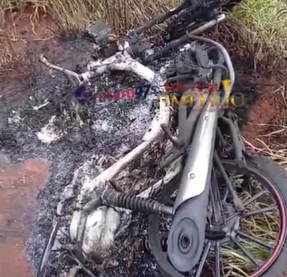 La motocicleta incinerada vinculada al asesinato de Eduardo Dos Santos