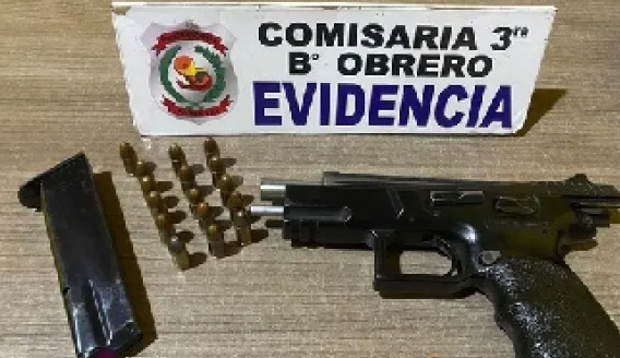 Policía aprehende a hombre con arma de fuego y por resistencia a la autoridad