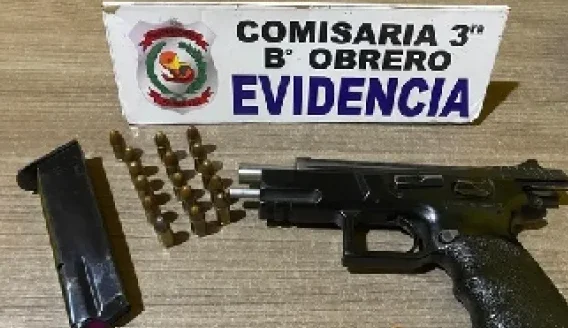 Policía aprehende a hombre con arma de fuego y por resistencia a la autoridad