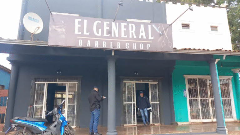 Amigos de lo ajeno ingresaron a una barbería y se llevaron varios objetos de valor
