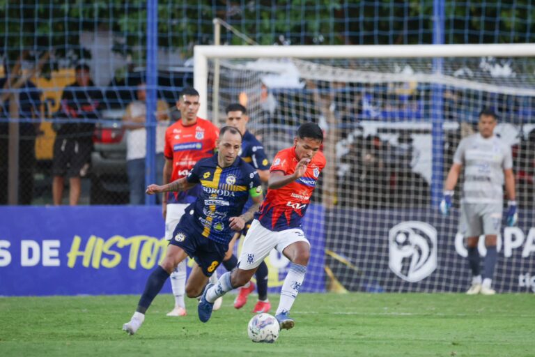 El «2» cede puntos clave a Trinidense