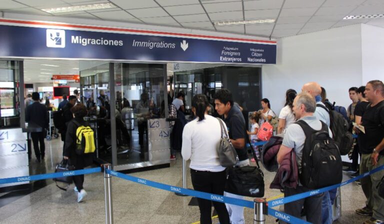 Extranjeros que buscan radicarse en Paraguay: El Top 3 de nacionalidades con un país europeo