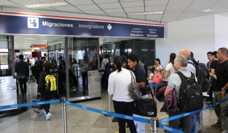 Extranjeros que buscan radicarse en Paraguay: El Top 3 de nacionalidades con un país europeo