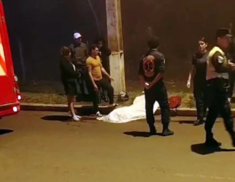 Fallecimiento de motociclista tras impacto contra columna de la ANDE