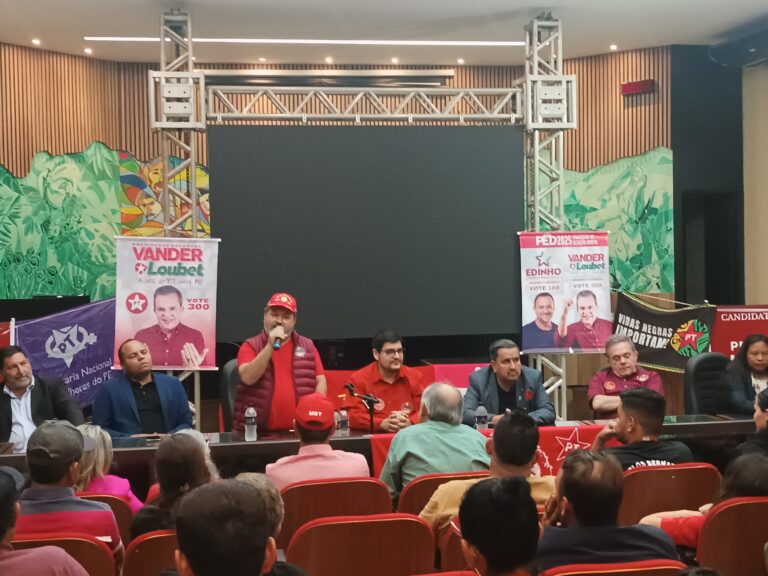 El discurso de Carlos Bernardo en apoyo a la candidatura de Vander Loubet a la presidencia del PT en Ponta Porã, tocó varios puntos cruciales de la democracia y el progreso social