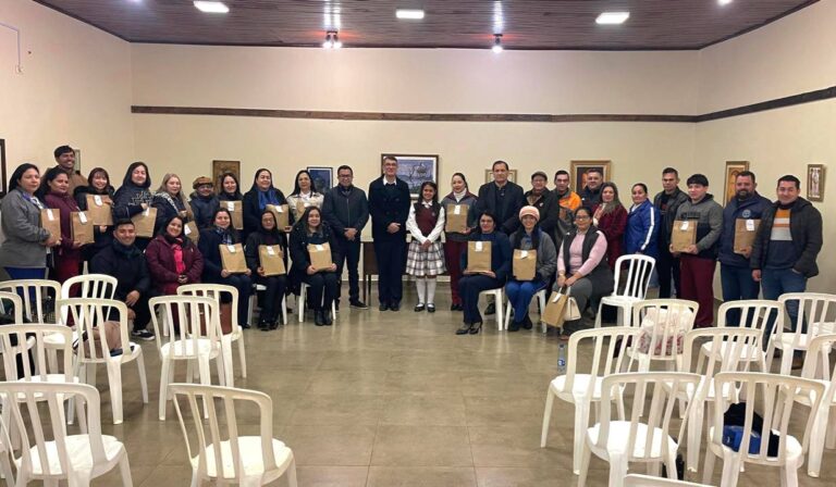 En conmemoración del Día del Libro Paraguayo, la Municipalidad de PJC llevó a cabo una significativa iniciativa para promover la lectura y valorar el talento literario local