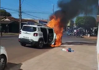 Camioneta patrullera perteneciente a la Policía Nacional sufrió incendio parcial