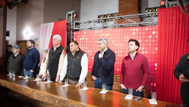 Marito y Wiens estarán juntos en MisionesArnoldo Wiens irá a Misiones este domingo y lo acompañará Mario Abdo Benítez, quien de vuelta hará su aparición para respaldar la candidatura del ex ministro Obras.