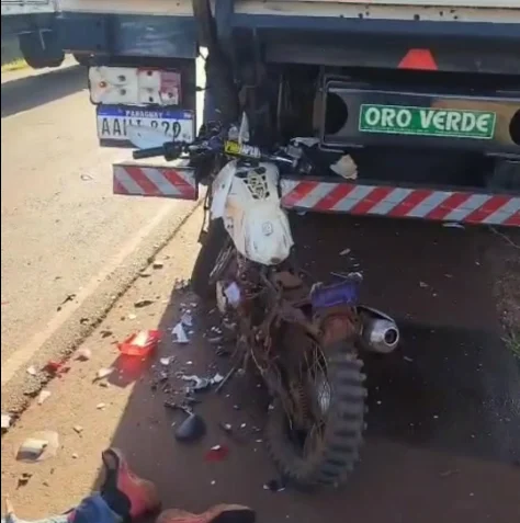 Motociclista pierde la vida en trágico accidente en Yby pé