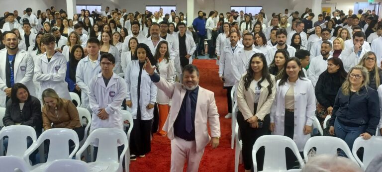 UCP-PJC: Más de seiscientos estudiantes de primer año fueron recibidos con gran pompa, marcando el inicio de una nueva etapa en la vida de cada uno de ellos.