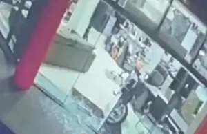 Roban motocicletas en exhibición de un comercio en Pedro Juan