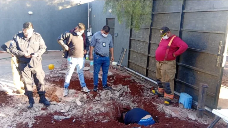 Hallan cadáver en un tambor enterrado en una vivienda de Bernardino Caballero