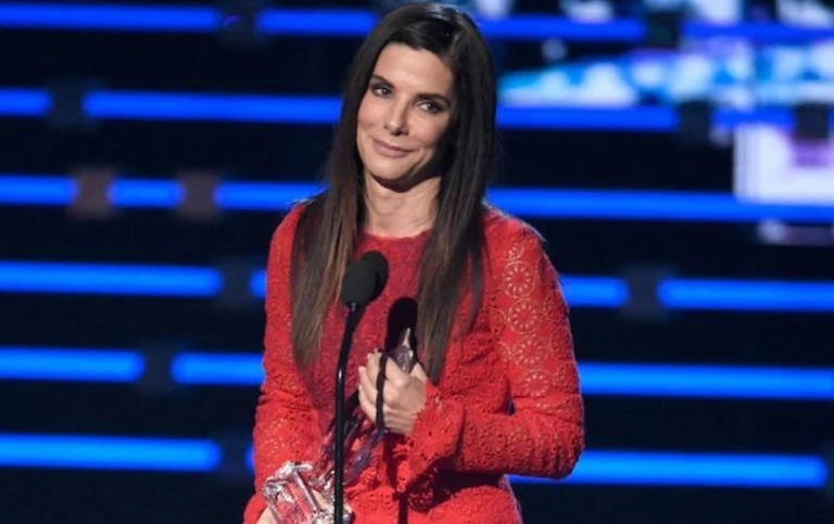 “Nadie quería que fuéramos amigas”: Sandra Bullock revela cómo Hollywood intentó separarla de Jennifer Aniston