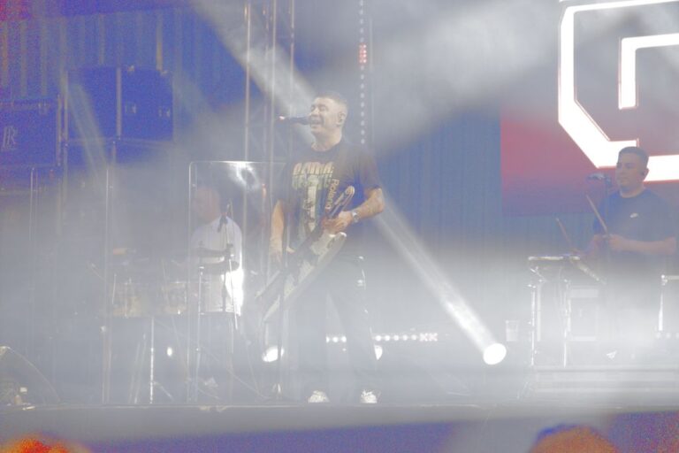 Imágenes de la actuación de la agrupación villera Damas Gratis en la Expo Amambay 2025