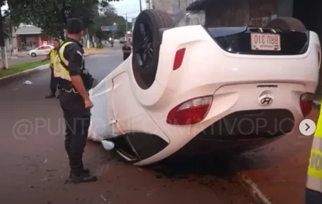 Vuelco de Vehículo en Pedro Juan Caballero: Conductores Dieron Positivo al Alcotest
