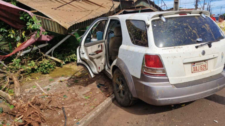 Joven de 18 años causa múltiple choque y deja herido a un niño en