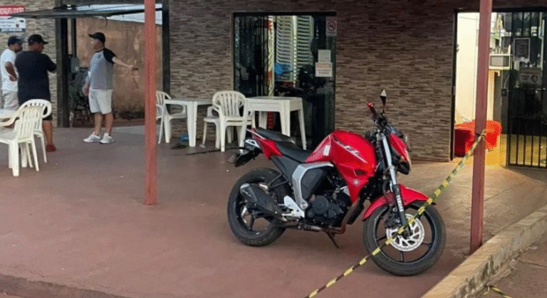 Sicarios balean a dos personas en una barbería