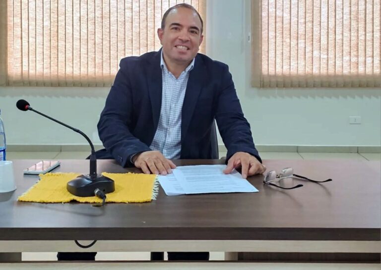 En la sesión ordinaria de la Junta Municipal de Pedro Juan Caballero, el concejal Jorge Medina presentó dos minutas relevantes