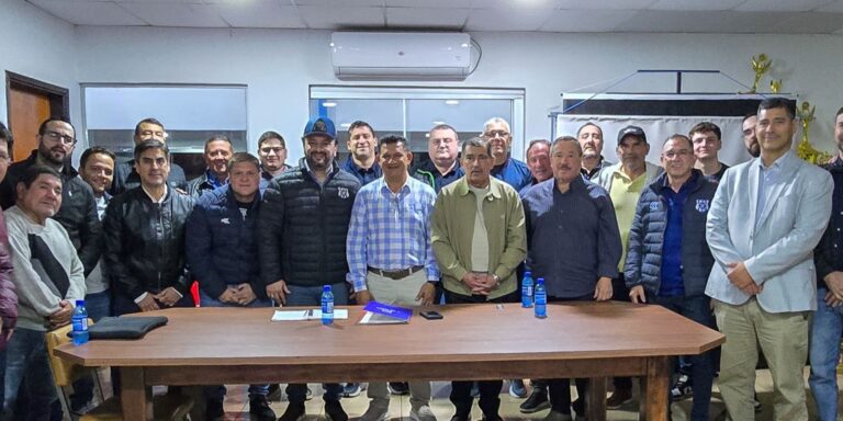 El Club Sportivo 2 de Mayo ha reafirmado su rumbo institucional al reelegir al Ing. Hugo Romero como presidente para el período 2025-2028