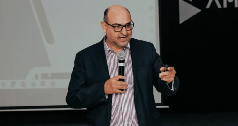 «Crecimiento no es estabilidad ni desarrollo», dice economista y sostiene teoría de heladera vacía, comida fiada y último aviso de ANDE