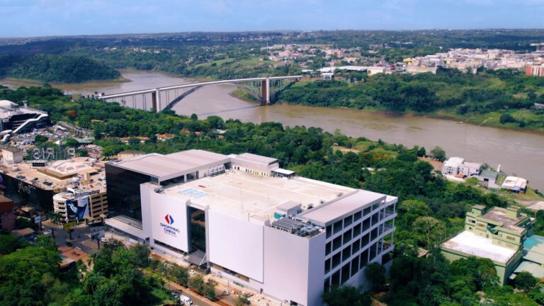 La inauguración del nuevo Shopping China Ciudad del Este representa un hito significativo en el panorama del turismo de compras y la profesionalización del comercio fronterizo en Paraguay.