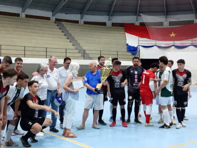 La Federación del Amambay rindió homenaje al ex-jugador Luciano “Pipoca” Fernández