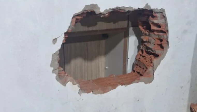 Roban comercio a ciudadano de origen bangladesí