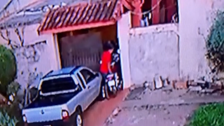 Hurtan una motocicleta desde una vivienda particular