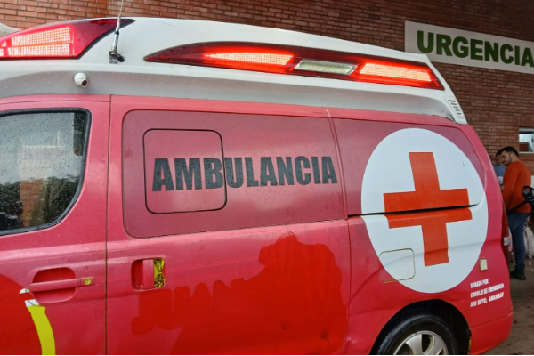 Camioneta atropella a motociclista ocupada por dos mujeres; el conductor se da a la fuga