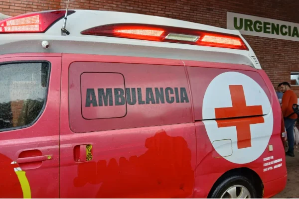 Camioneta atropella a motociclista ocupada por dos mujeres; el conductor se da a la fuga