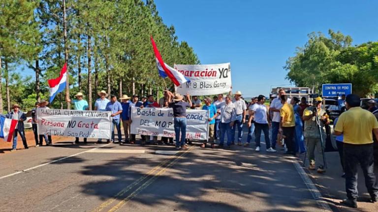 Pobladores exigen reparación de ruta PY08 y critican a Peña y a ministra