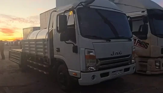 La DNIT y la policía, confiscaron un camión que transportaba mercaderías sin la documentación legal