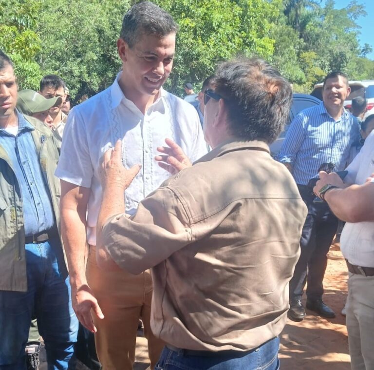 El Presidente Santiago Peña se comprometió a apoyar la creación de la UNAM.