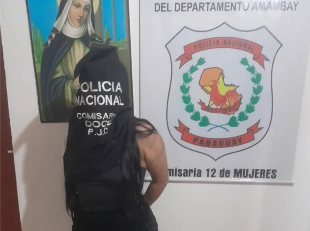 Un incidente motivado por celos culminó con la detención de una mujer en PJC , tras una persecución y agresión en la vía pública