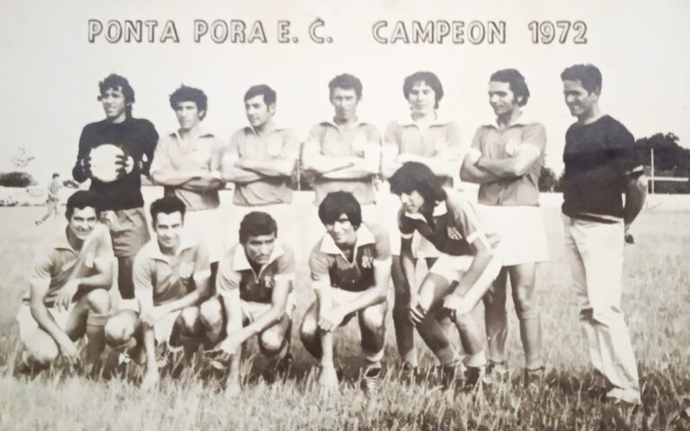 Equipo de futbol brasileño conformado por el 100% de jugadores paraguayos