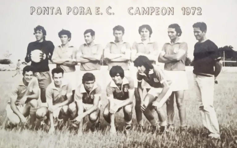 Equipo de futbol brasileño conformado por el 100% de jugadores paraguayos