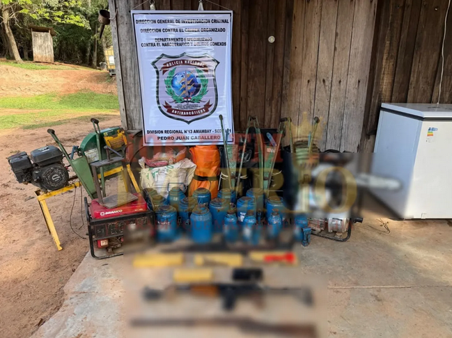 En allanamiento confiscaron armas de fuego, cartuchos, una motocicleta, teléfonos celulares, gatos hidráulicos entre otros